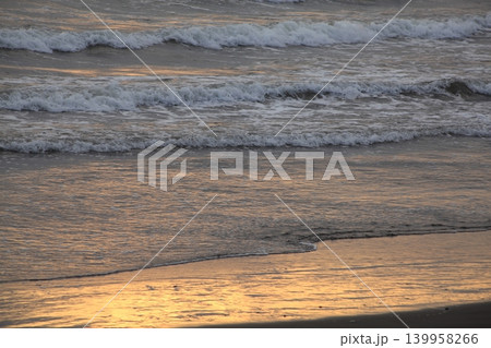 夕暮れの美しい海岸 夕暮れの美しい海岸 139958266
