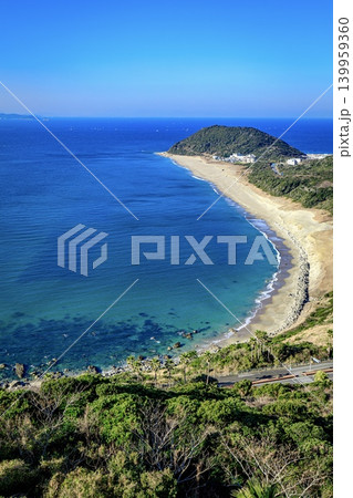 田原市、伊良湖岬と恋路ヶ浜の俯瞰風景 139959360