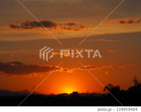 オレンジ色の夕暮れ オレンジ色の夕暮れ 139959484