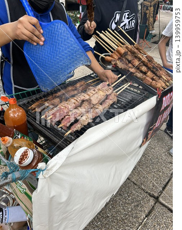 メキシコシティの屋台で食べた豚肉の串焼き 139959753