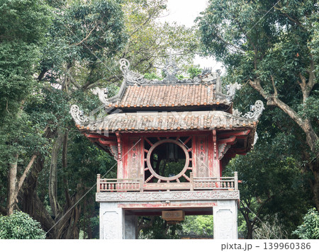 Traditional Vietnamese landmarks with intricate architecture Traditional Vietnamese landmarks with intricate architecture 139960386