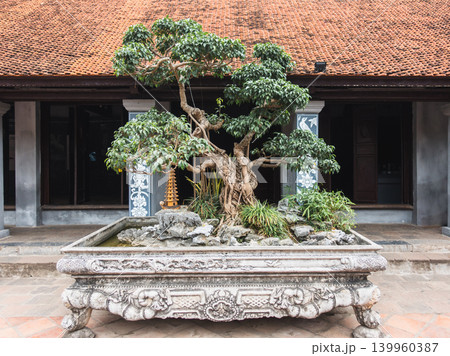 Traditional Vietnamese landmarks with intricate architecture Traditional Vietnamese landmarks with intricate architecture 139960387