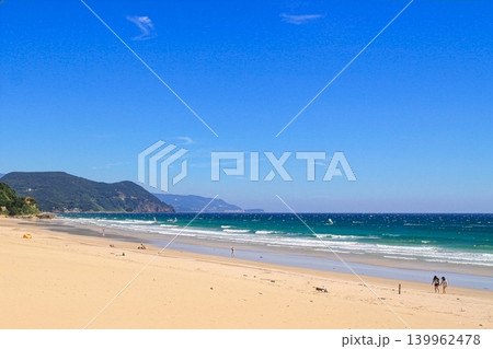 夏の伊東オレンジビーチの爽やかな海 139962478
