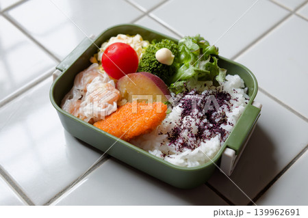 お弁当 139962691