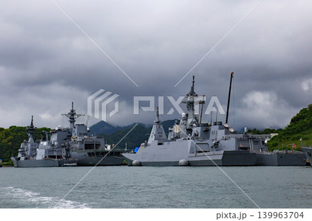 遊覧船から見えた停泊中の護衛艦 遊覧船から見えた停泊中の護衛艦 139963704