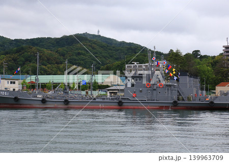 停泊する海上自衛隊の支援船 停泊する海上自衛隊の支援船 139963709