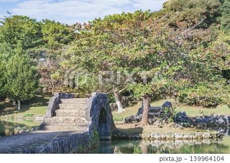 沖縄　識名園の石橋 139964104