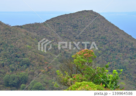 伊豆半島 伊豆山稜線歩道 魂ノ山山頂より望むミソウ台 伊豆半島 伊豆山稜線歩道 魂ノ山山頂より望むミソウ台 139964586