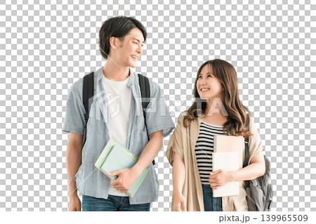 大学,短大,専門学校の校舎,キャンパスを歩く男女カップル,同級生の学生 139965509