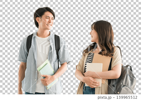大学,短大,専門学校の校舎,キャンパスを歩く男女カップル,同級生の学生 139965512