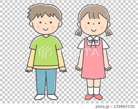 正面を向いて並んで立つ男の子と女の子 139965530