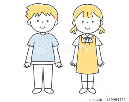 正面を向いて並んで立つ男の子と女の子単色 139965531