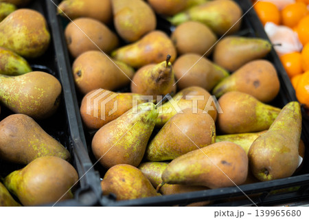 Sweet pear laid out in a container at the market 139965680