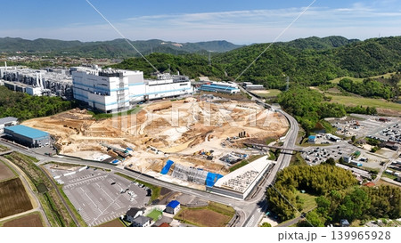 広島県東広島市【マイクロンメモリジャパン工場外観】ドローン空撮_HHMIC_No25 139965928