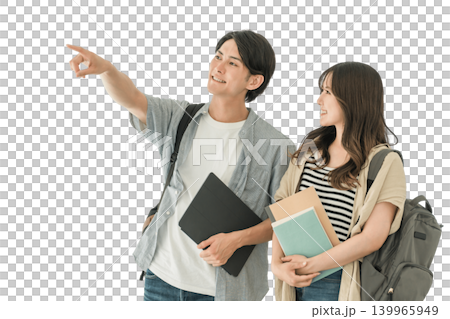 大学,短大,専門学校の校舎,キャンパスを歩く男女カップル,同級生の学生 139965949