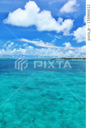 沖縄 宮古島の青空と海 沖縄 宮古島の青空と海 139966012