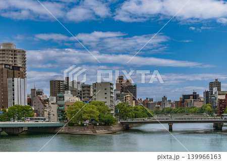 広島市の川辺の風景 京橋川が猿猴川に分岐する上柳橋付近の風景 広島市の川辺の風景 京橋川が猿猴川に分岐する上柳橋付近の風景 139966163