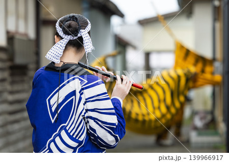 多川稲荷神社初午まつり火伏せの虎舞門付けと祭り笛 多川稲荷神社初午まつり火伏せの虎舞門付けと祭り笛 139966917
