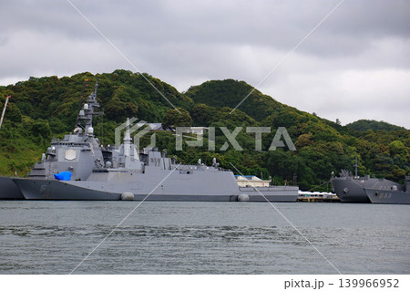停泊する海上自衛隊の艦船 139966952