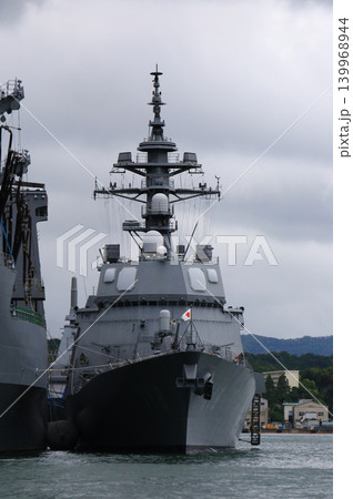 遊覧船から見えた停泊する護衛艦 遊覧船から見えた停泊する護衛艦 139968944