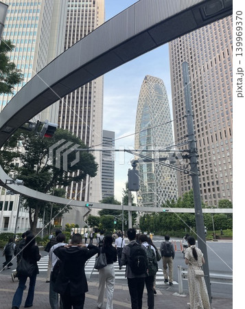 青空を見上げるビル群 Tokyo Shinjuku 青空を見上げるビル群 Tokyo Shinjuku 139969370