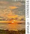 海に沈む夕日と美しい夕焼けのマジックアワー風景 Sunset Sea Beach Magic Hou 139969816