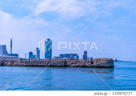 大阪港と咲洲のコスモタワー 139970777