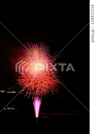 【神奈川県】夜空に咲く花火 139972319