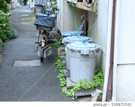 住宅街にあるゴミ箱 住宅街にあるゴミ箱 139972542