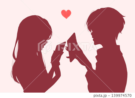 スマホを操作している男女　向かい合わせ　影絵 139974570