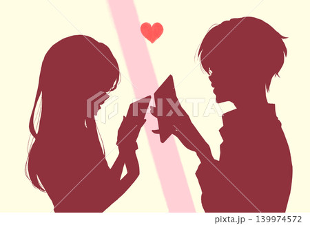 スマホを操作している男女 向かい合わせ 影絵 スマホを操作している男女 向かい合わせ 影絵 139974572