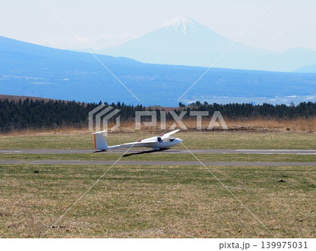 霧ヶ峰高原 グライダー着陸 霧ヶ峰高原 グライダー着陸 139975031