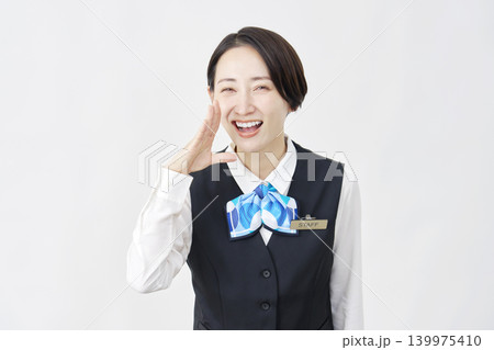 女性スタッフ 受付嬢・銀行員 応援 白背景 女性スタッフ 受付嬢・銀行員 応援 白背景 139975410