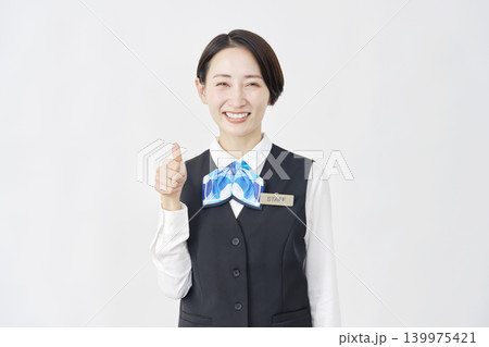 女性スタッフ 受付嬢・銀行員 グッドサイン 白背景 女性スタッフ 受付嬢・銀行員 グッドサイン 白背景 139975421