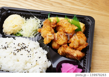 唐揚げ弁当 唐揚げ弁当 139978263