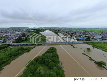 大雨冠水の北上川　空撮 139981149