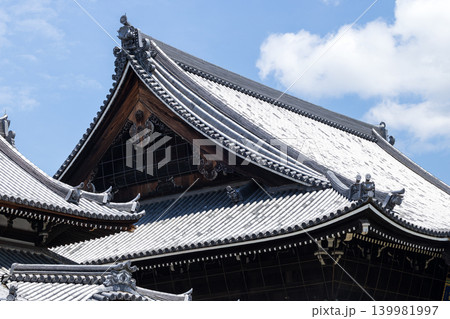 京都の寺の瓦屋根 京都の寺の瓦屋根 139981997