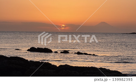 千葉県 南房総市 白浜町 根本海岸の夕焼けと富士山 千葉県 南房総市 白浜町 根本海岸の夕焼けと富士山 139982393