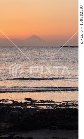千葉県 南房総市 白浜町 根本海岸の夕焼けと富士山 千葉県 南房総市 白浜町 根本海岸の夕焼けと富士山 139982397
