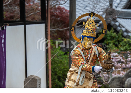 極楽浄土への祈り ― 当麻寺 中将姫供養祭 139983248