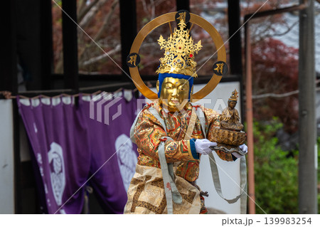 極楽浄土への祈り ― 当麻寺 中将姫供養祭 極楽浄土への祈り ― 当麻寺 中将姫供養祭 139983254