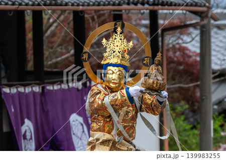 極楽浄土への祈り ― 当麻寺 中将姫供養祭 極楽浄土への祈り ― 当麻寺 中将姫供養祭 139983255