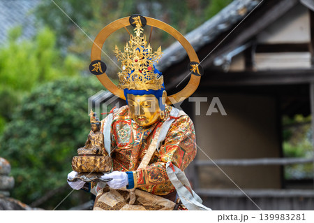 極楽浄土への祈り ― 当麻寺 中将姫供養祭 極楽浄土への祈り ― 当麻寺 中将姫供養祭 139983281