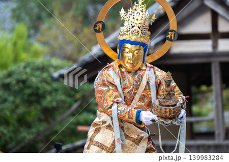 極楽浄土への祈り ― 当麻寺 中将姫供養祭 極楽浄土への祈り ― 当麻寺 中将姫供養祭 139983284