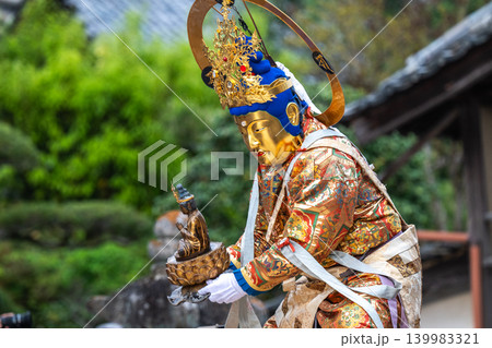 極楽浄土への祈り ― 当麻寺 中将姫供養祭 極楽浄土への祈り ― 当麻寺 中将姫供養祭 139983321