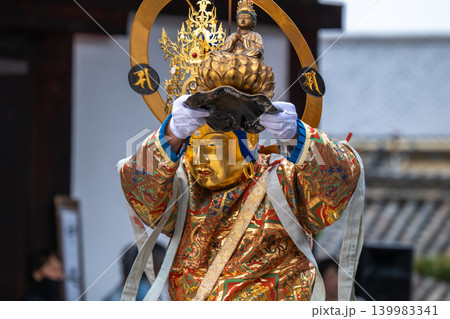 極楽浄土への祈り ― 当麻寺 中将姫供養祭 139983341