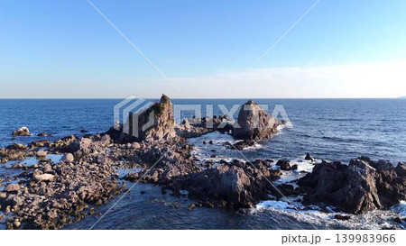 広大な海と水平線に浮かぶ真鶴半島の名勝三ツ石 広大な海と水平線に浮かぶ真鶴半島の名勝三ツ石 139983966