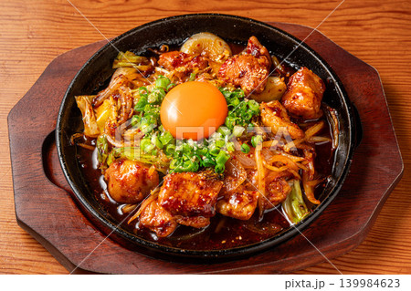 ホルモンミックス 香ばしく焼き上げた人気ホルモン料理 ホルモンミックス 香ばしく焼き上げた人気ホルモン料理 139984623