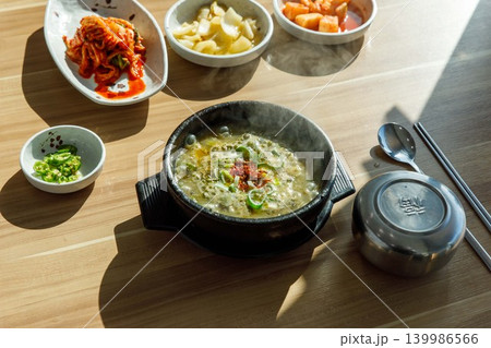 Traditional Jeju Pork and Seaweed Soup Momguk in Earthenware Pot 139986566