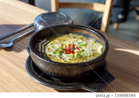 Traditional Jeju Pork and Seaweed Soup Momguk in Earthenware Pot 139986569